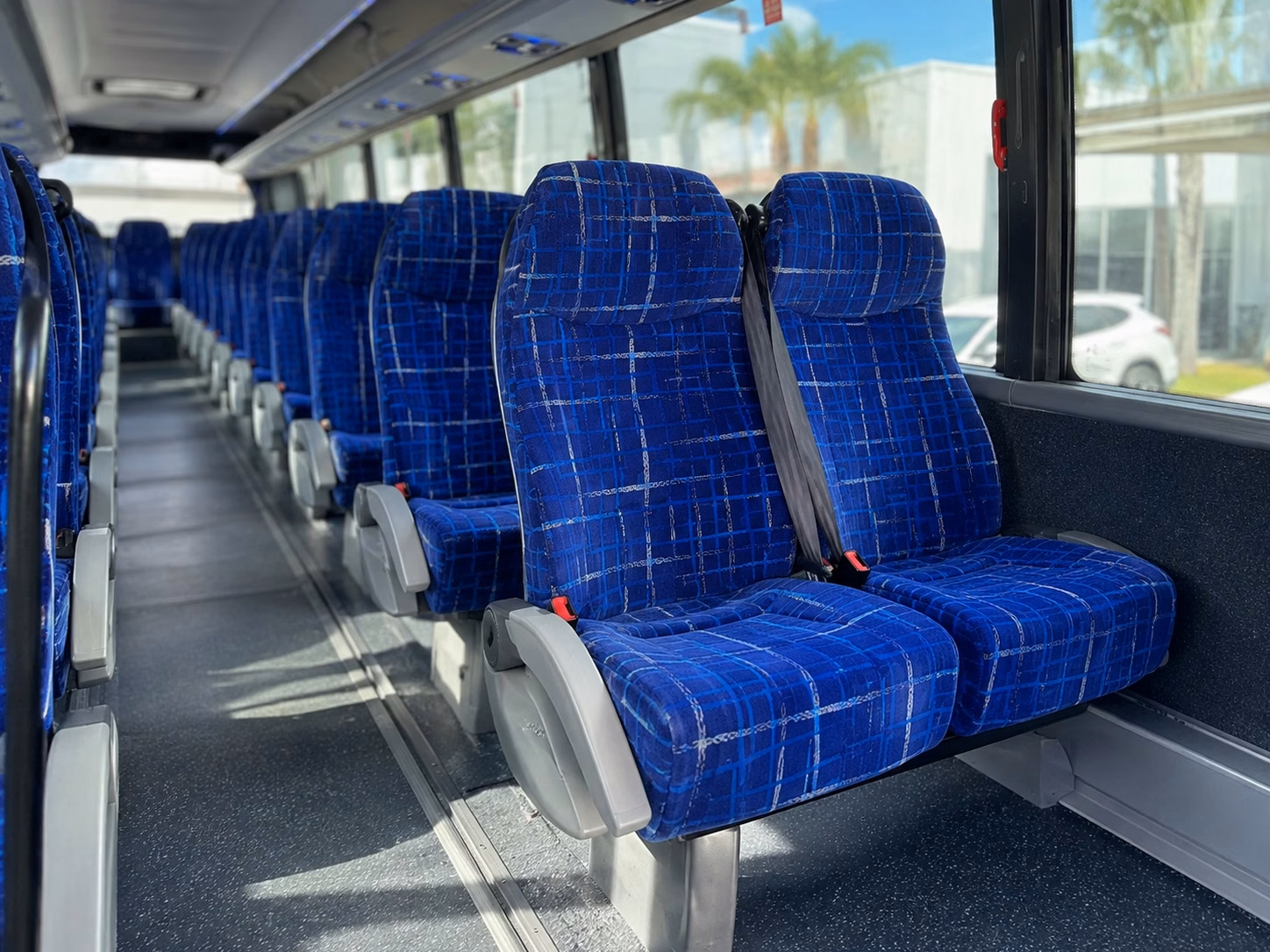 shuttle guests seamlessly between st louis wedding venues and downtown hotels